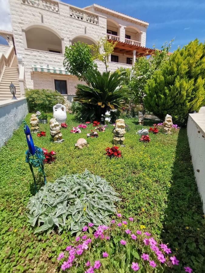 Apartments Fani Bol Kültér fotó
