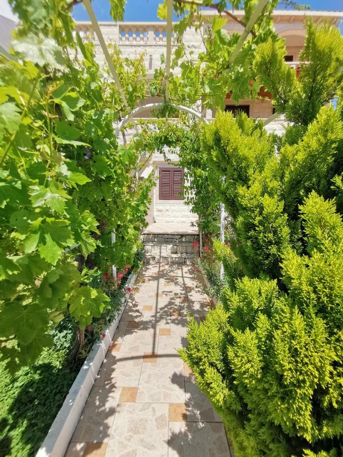 Apartments Fani Bol Kültér fotó
