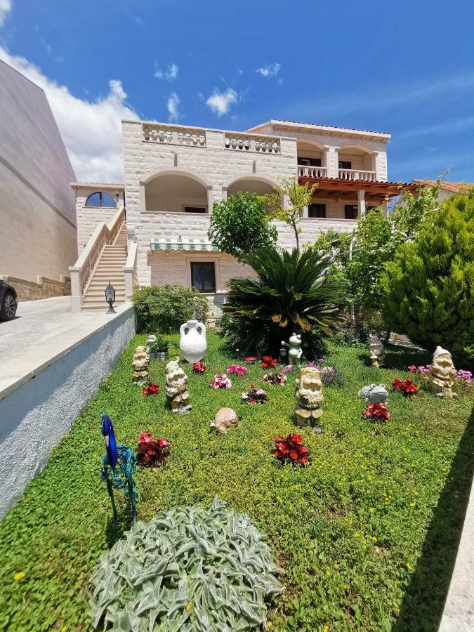 Apartments Fani Bol Kültér fotó